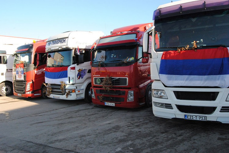 Kamiondžije kod Zvornika obilježili Božić: Vožnja za više posla i bolje sutra