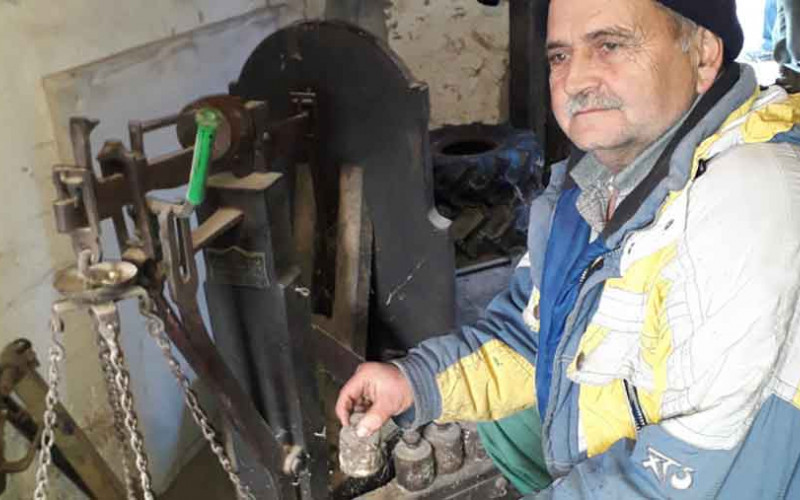 Penzioner čuva vrijedan antikvitet: Neobičnu vagu iz 1900. Hrvić ne bi dao ni za kakve pare