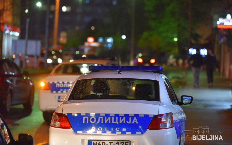 BRZI VOZ UDARIO AUTO U BANJALUCI Mlađa žena poginula, muškarac davao znakove života