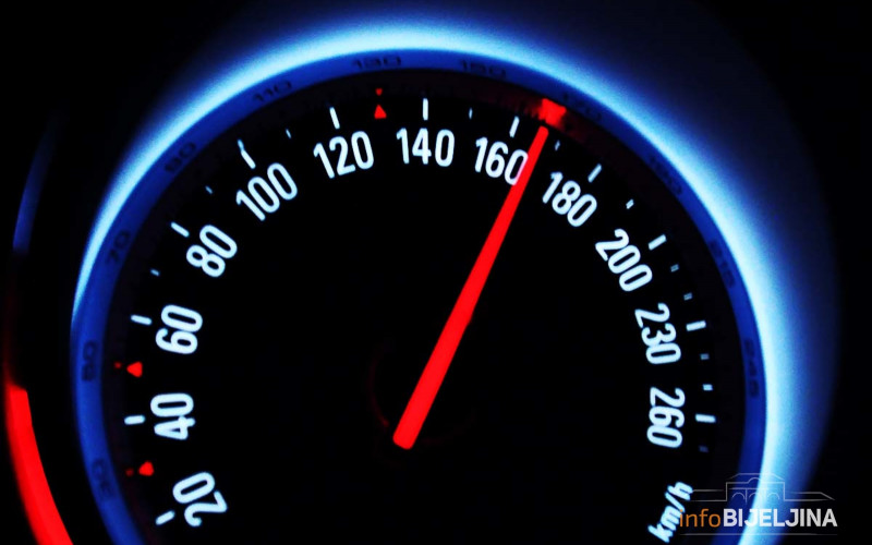 Snimao kako vozi 160 km/h pa izletio sa puta