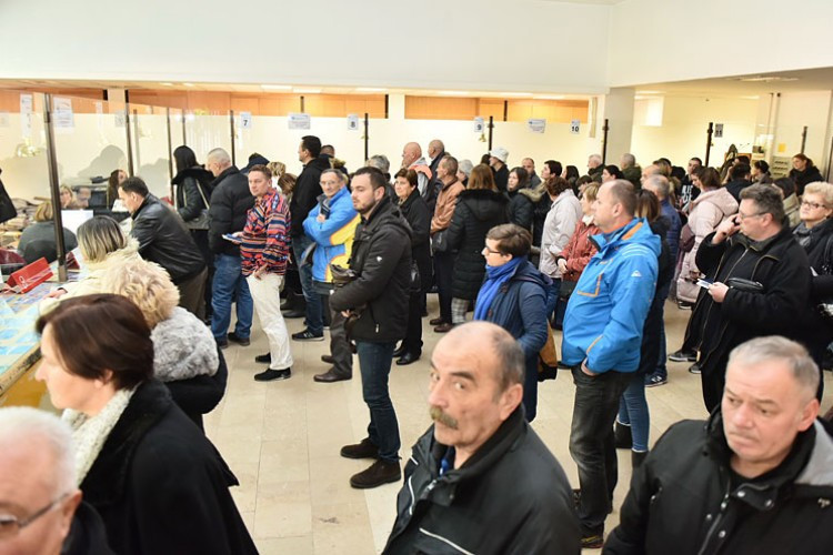 Novi propisi za zdravstvenu zaštitu stvorili duge redove