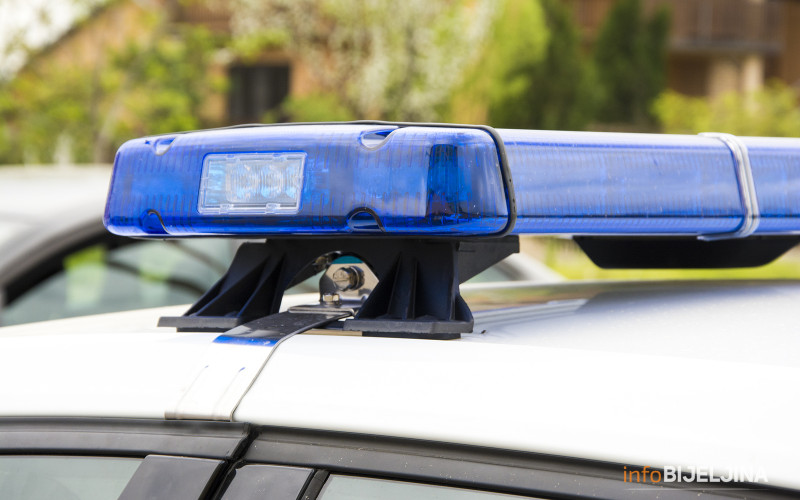 Poginuo šesnaestogodišnjak, troje povrijeđenih u saobraćajnoj nesreći