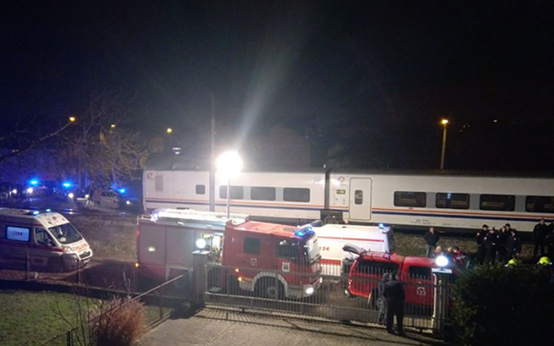 Preminuo vozač automobila koji je udario brzi voz