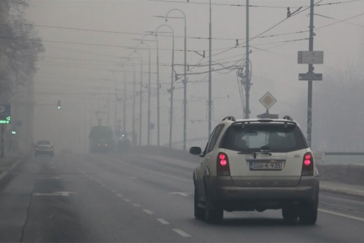 Magla smanjuje vidljivost na mnogim putnim pravcima