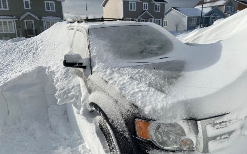 Nanosi viši od četiri metra: Pogledajte snježni haos u Kanadi