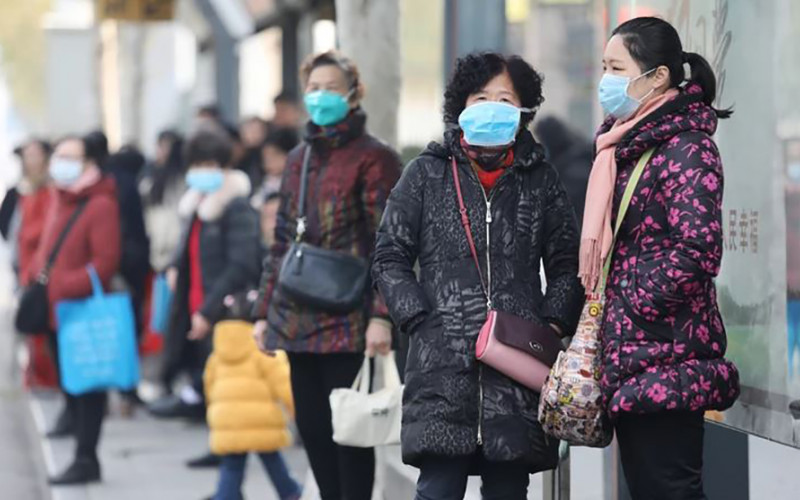Dezinfikuju se avioni, mjeri se temperatura putnika, radnici nose maske