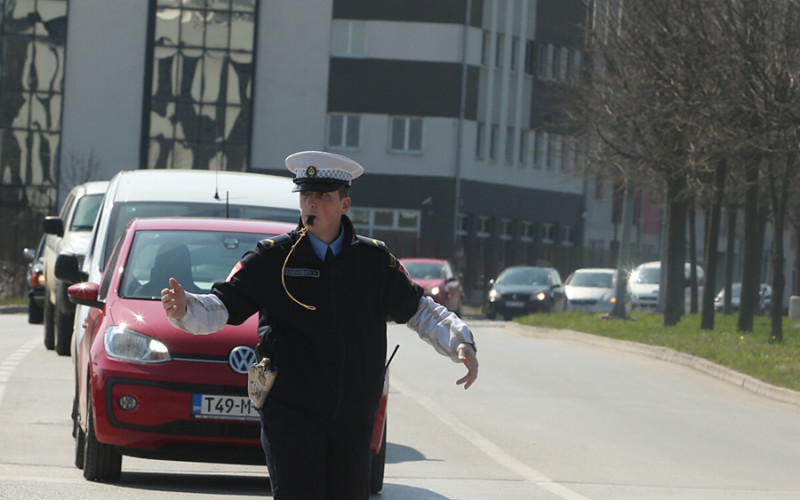 IZAZVAO HAOS Vrijeđao vozače, pa slagao da vozi ministra Dragana Lukača