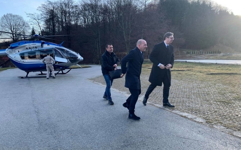 Vučićev helikopter zbog vremena naglo promijenio pravac kretanja