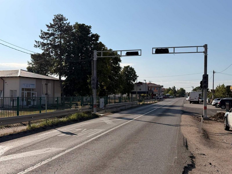 Patkovača: Kod osnovne škole postavljen semafor (FOTO)