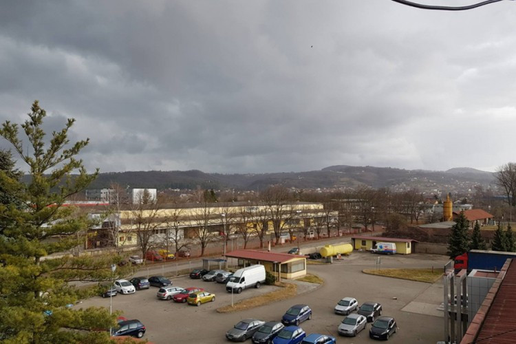 NEVRIJEME POGODILO BANJALUKU Snažan vjetar nosio sve pred sobom /FOTO/