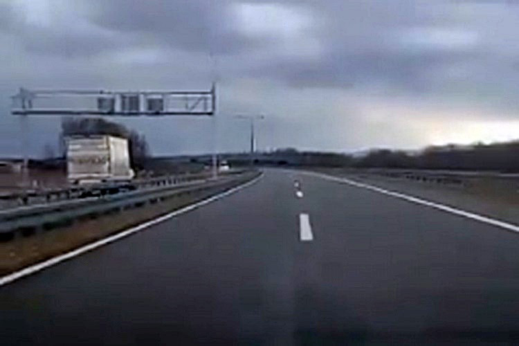 Na autoputu Banjaluka - Gradiška vozio kamion u suprotnom smjeru