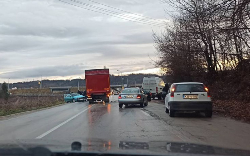 Teška saobraćajka kod Tuzle: Još se ne zna ima li stradalih