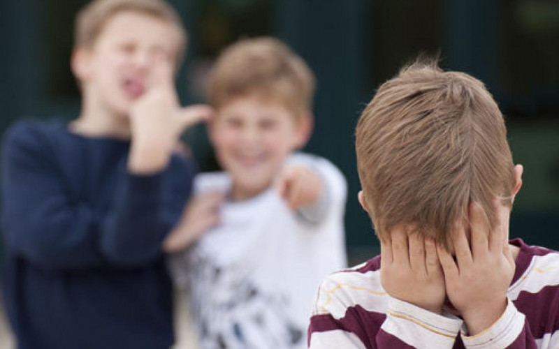 Osam vršnjaka PRETUKLO učenika iz Pala, završio u bolnici
