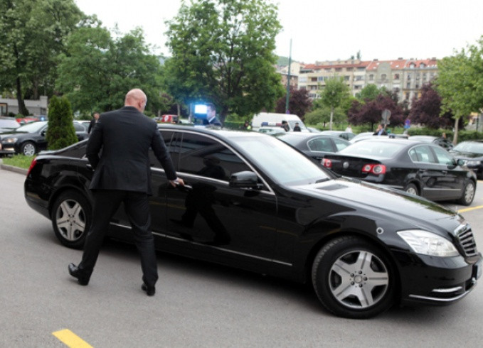 Vozač u Vladi RS ponovo uhapšen: Mjesecima proganjao i ucjenjivao djevojku u Banjaluci