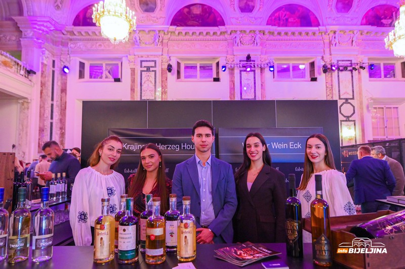 Rakije iz Republike Srpske predstavljene na prestižnom festivalu u bečkoj palati Hofburg (FOTO)