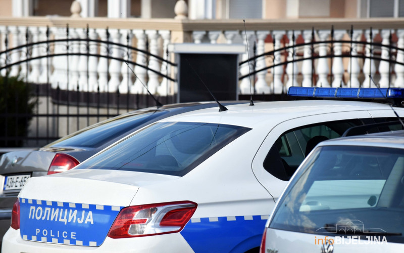 Ušao u vodu da se ubije, ali su policajci naišli na vrijeme i spasli ga