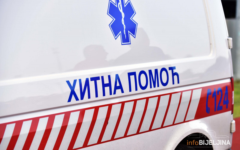 Ženu iz Šekovića povukla drobilica za drvo: Stradala na radnom mjestu