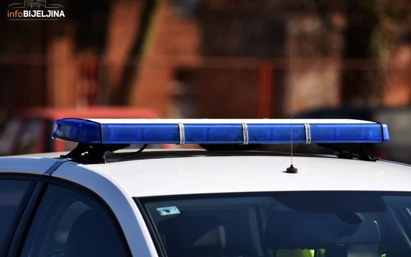 Nezgoda kod Šamca, kamionom sletio sa puta