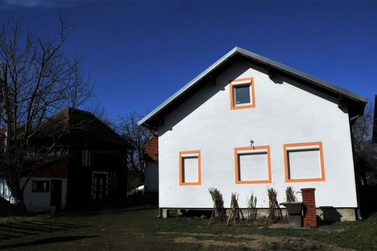 NOVI DETALJI UBISTVA U UGLJEVIKU Starca udavio komšija pa ga zaključao u kuću?