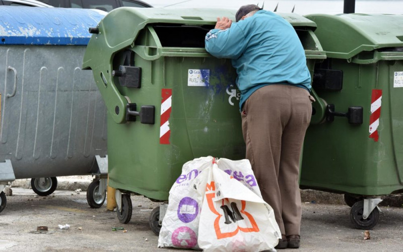 Političari milioneri, a sirotinja nema snage da se buni