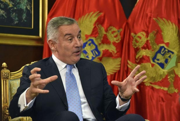 Milo tone sve dublje: 