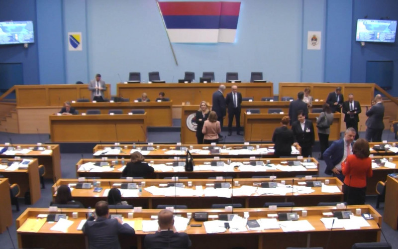 Cjelonoćno zasjedanje NSRS završeno podrškom Dodiku, opozicija nije glasala