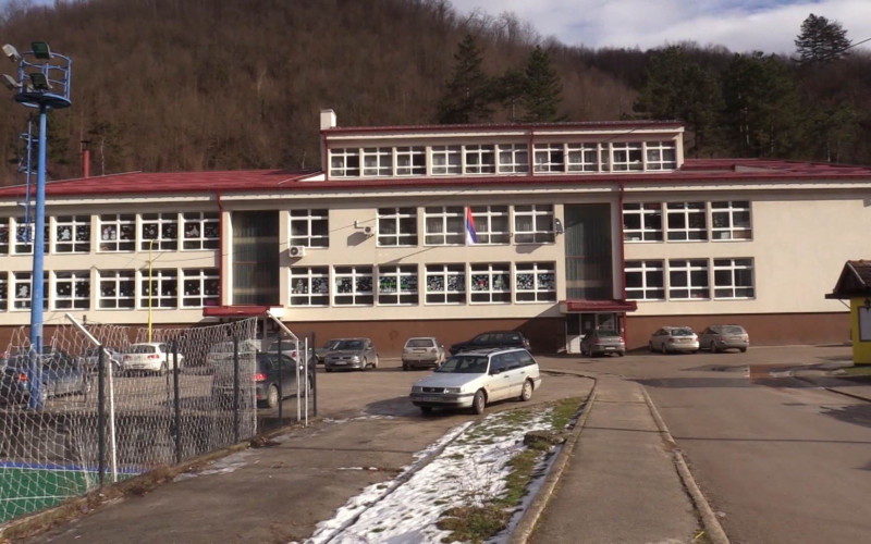 Srpska deca bojkotuju nastavu u Srebrenici, i načelnik Grujičić pružio podršku