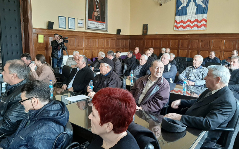 Pomoć semberskim pčelarima: Stručno predavanje za kvalitetniji prinos meda