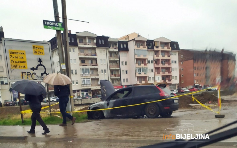 U Bijeljini zapaljen automobil /FOTO/
