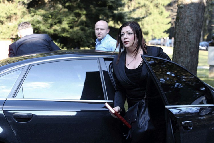 Bez treptača ostalo i vozilo ministarstva Lejle Rešić