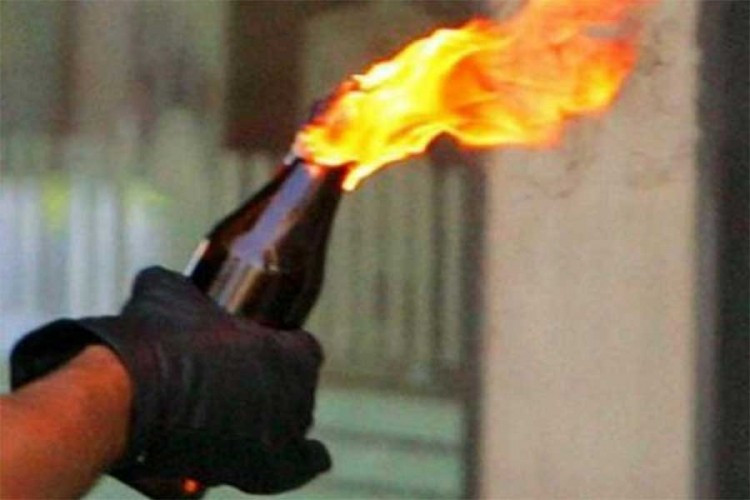 Na sedam kladionica bačeni molotovljevi kokteli