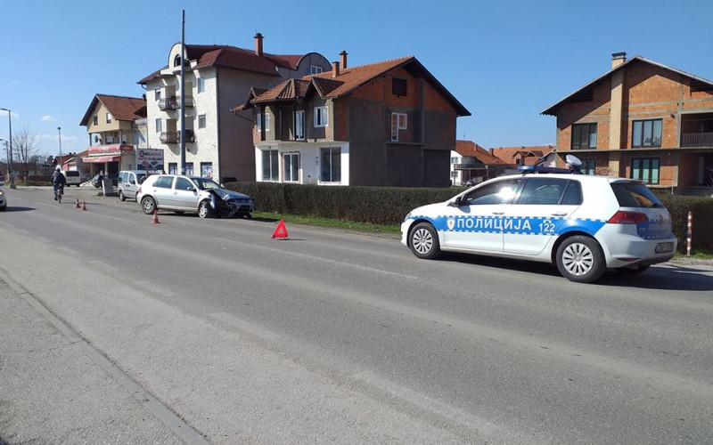 Bijeljina: Golfom udario u stub javne rasvjete