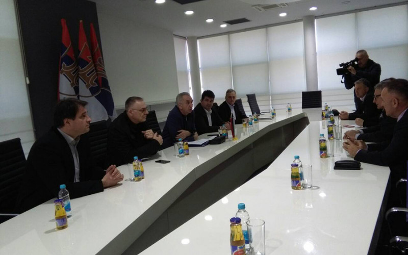 MIĆIĆ NUDIO KOMPROMIS Detalji današnje sjednice Predsjedništva SDS