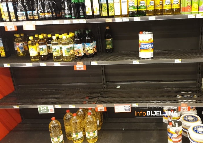 PRAZNE POLICE U BEČU Građani „okupirali“ markete i prodavnice /FOTO/