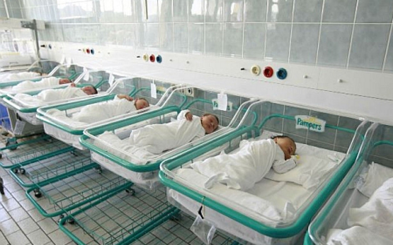 Prvi put u istoriji Srpske rođeno MANJE OD 9.000 BEBA