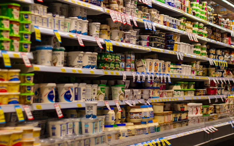 PRODAVALI HRANU SA ISTEKLIM ROKOM Trgovački centar u Bijeljini kažnjen sa 10.000 KM