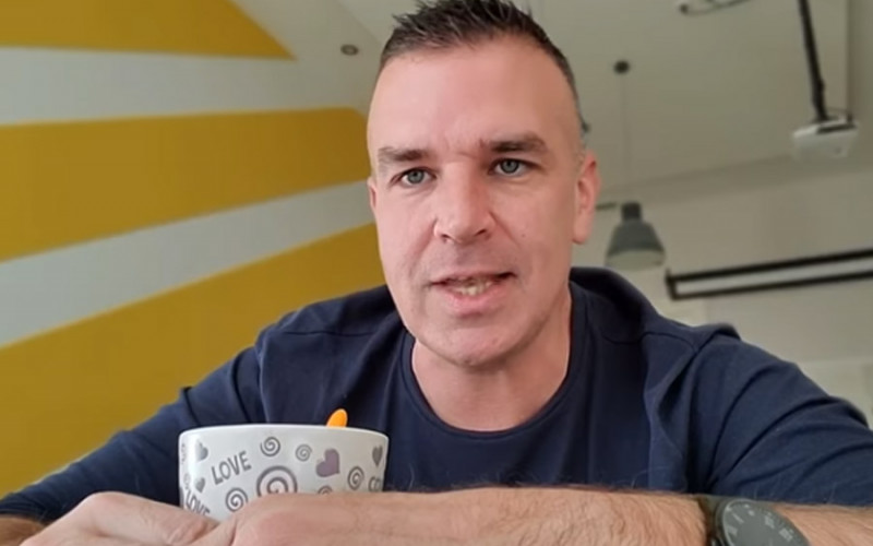 “BOLJE ŠTO SAM OVDJE, SRBI SU PREŽIVJELI SVE” Amerikanac u karantinu u Srbiji