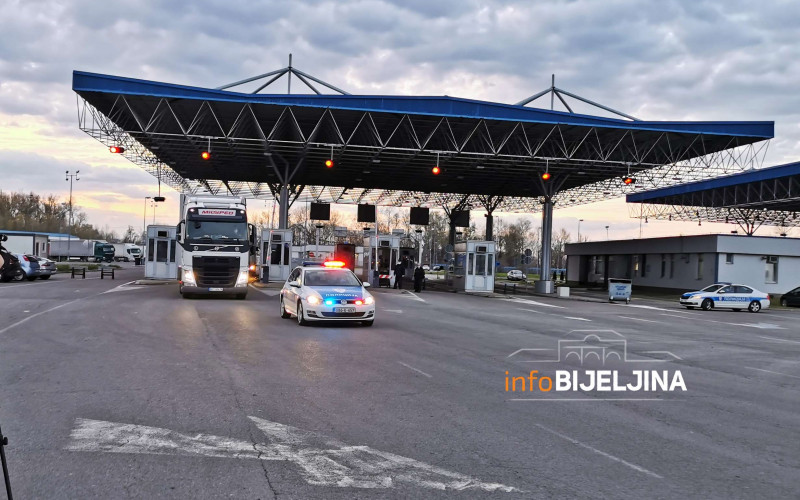 Medicinska pomoć iz Srbije ušla u Republiku Srpsku FOTO
