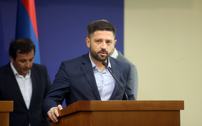 MITRIĆ KREĆE ZA MIĆIĆEM Da li SDS ostaje bez još jednog poslanika