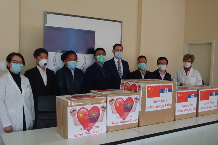 Državljani Kine donirali 12.000 maski Institutu za javno zdravstvo RS