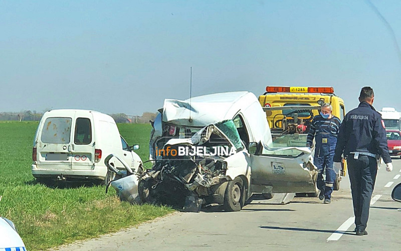 Vozač kedija zadobio teške povrede u udesu kod Popova