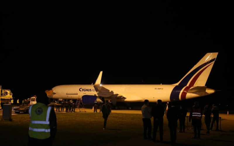 Na banjalučki aerodrom stigao prvi avion sa opremom za mobilnu bolnicu