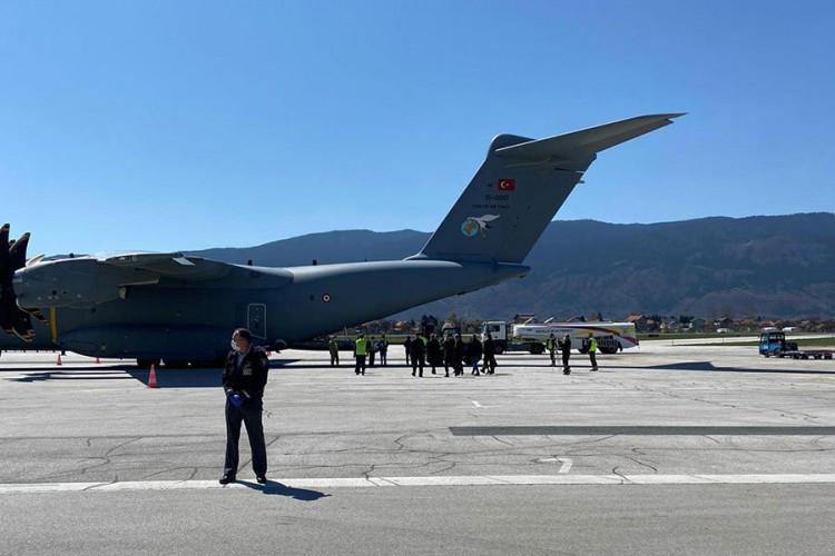 Avion s medicinskom pomoći iz Turske sletio u BiH