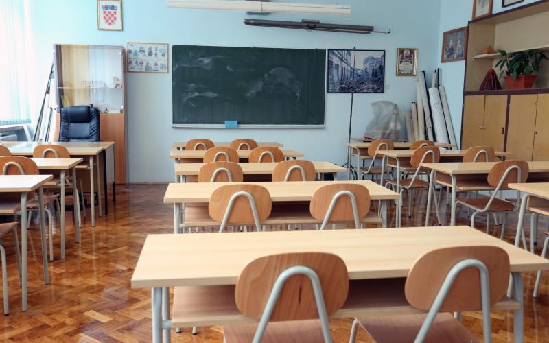 Đaci se neće vraćati u klupe