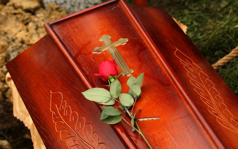 Pogrebna društva dobila jasna uputstva kako da sahranjuju preminule od korone