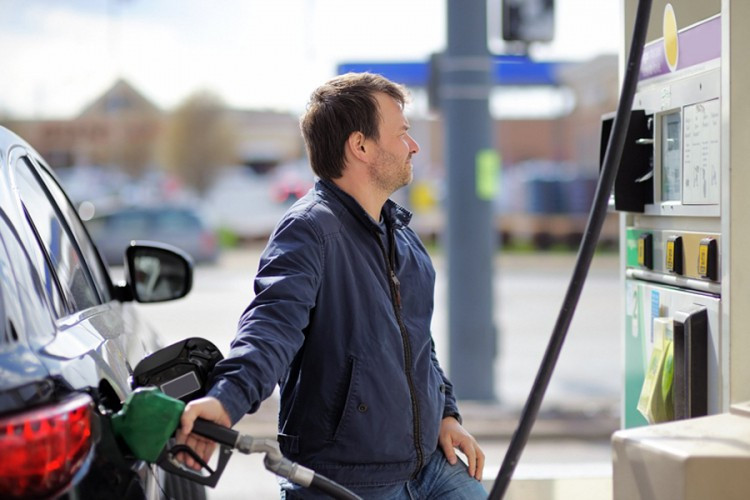 Pumpadžije ne smiju uzimati više od 0,25 KM po litru goriva