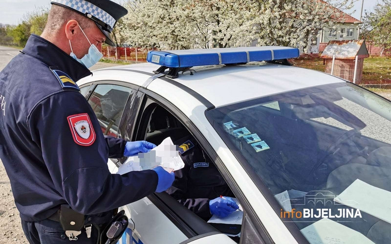 InfoBijeljina sa patrolom iz Janje: Građani su uglavnom obaviješteni, poštuju zabranu kretanja izvan mjesta prebivališta /FOTO/