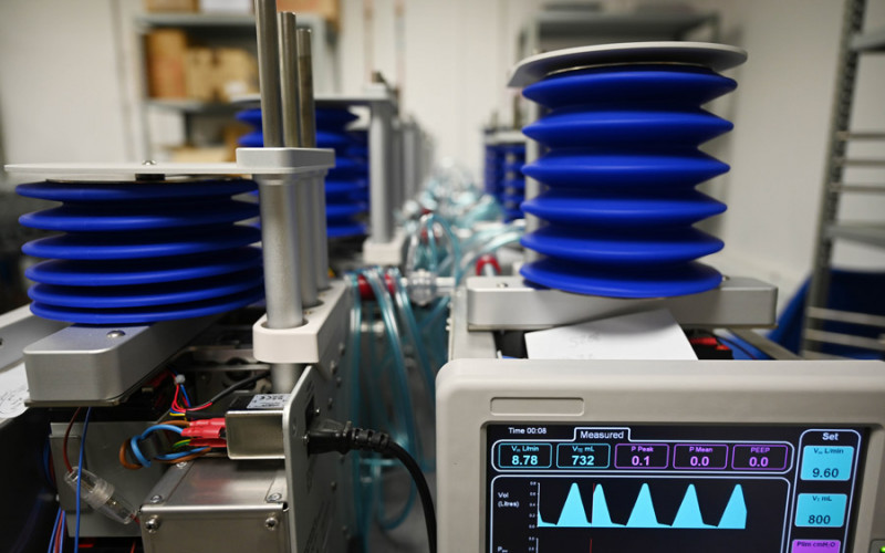 Tinejdžerke od dijelova automobila prave RESPIRATORE