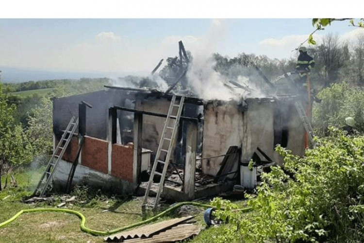 Starica stradala u požaru