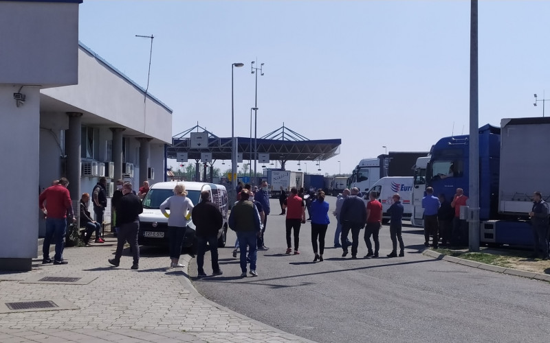 Špediteri na Rači tročasovnom obustavom rada iskazali protest /FOTO/